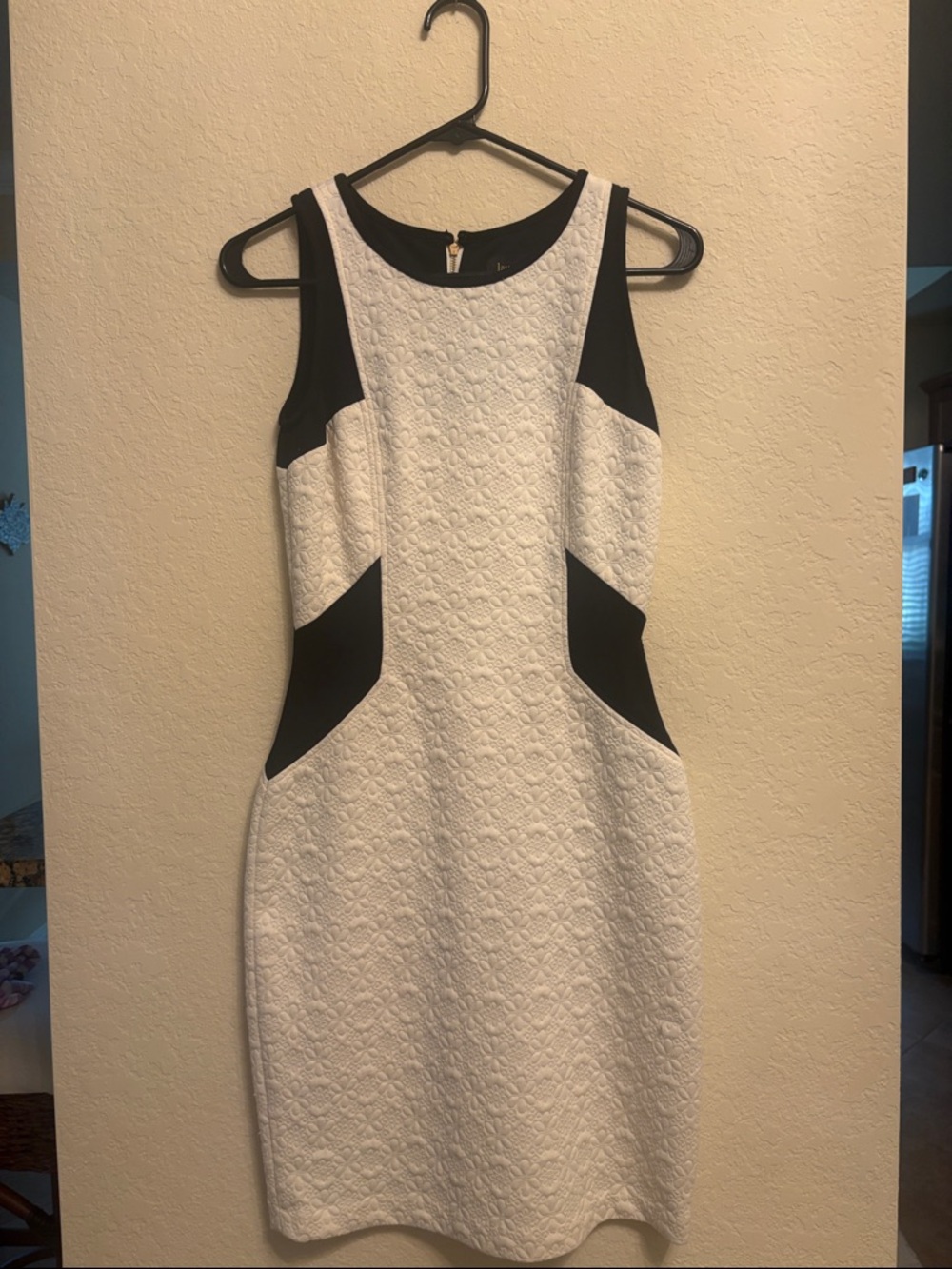 Laundry By Shelli Segal White and Black Textured Sheath Dress